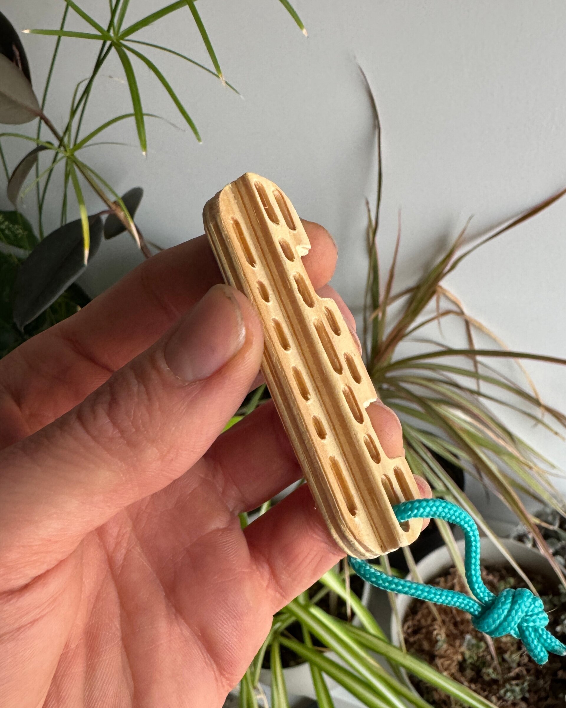 Lima para escaladores con forma de multipresa de madera - 2