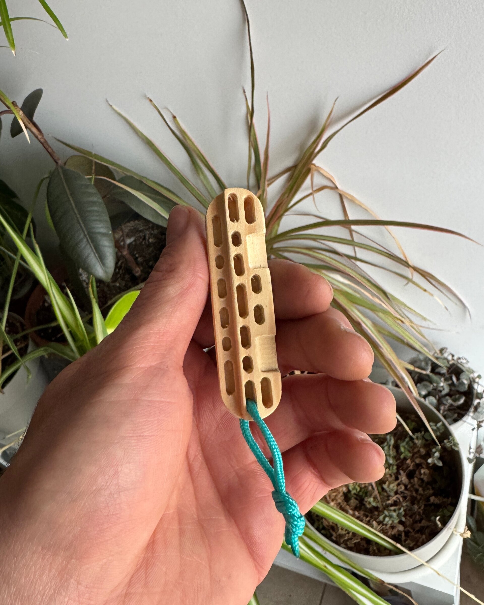 Lima para escaladores con forma de multipresa de madera - 4